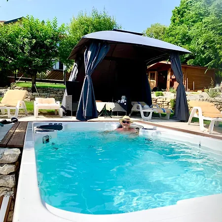 Villa Keith Lakewood *