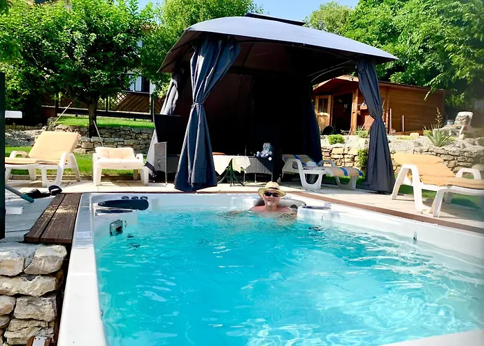 Vila Keith Lakewood *